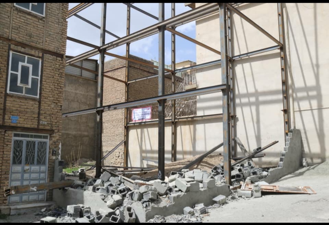 ۲۲۸ بنای غیرمجاز در کاربری‌های مغایر در سنندج تخریب شد