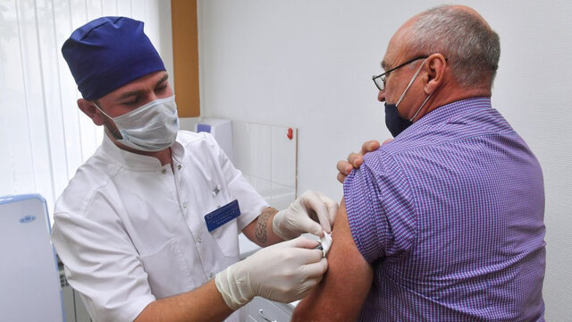 واکسیناسیون ۶۲۵ نفر از سالمندان بالای ۸۰ سال در قزوین
