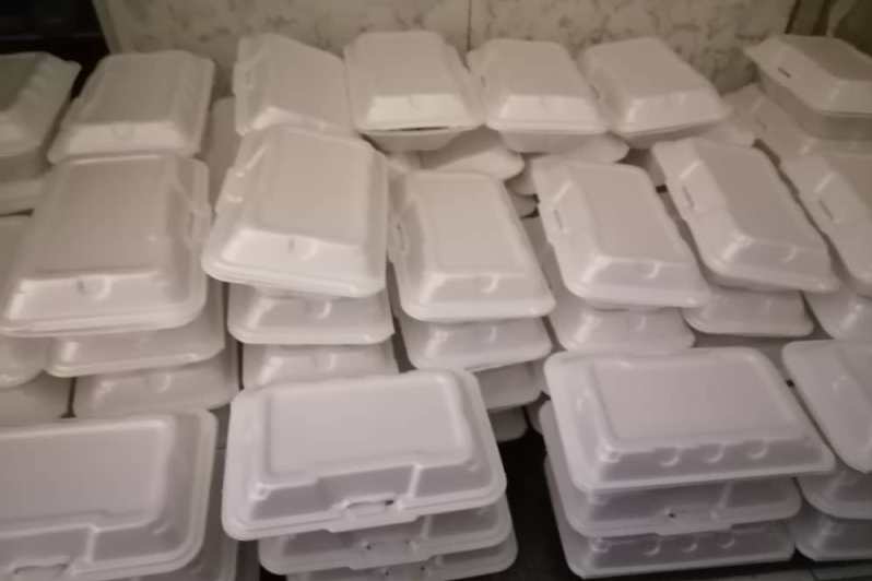  توزیع غذای گرم بین نیازمندان شهرستان بن در ماه مبارک رمضان