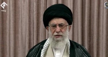 رهبر انقلاب: گشودن گره های معیشتی معلمان یکی از کارهای مهمی است که باید توسط دولت و مجلس دنبال شود