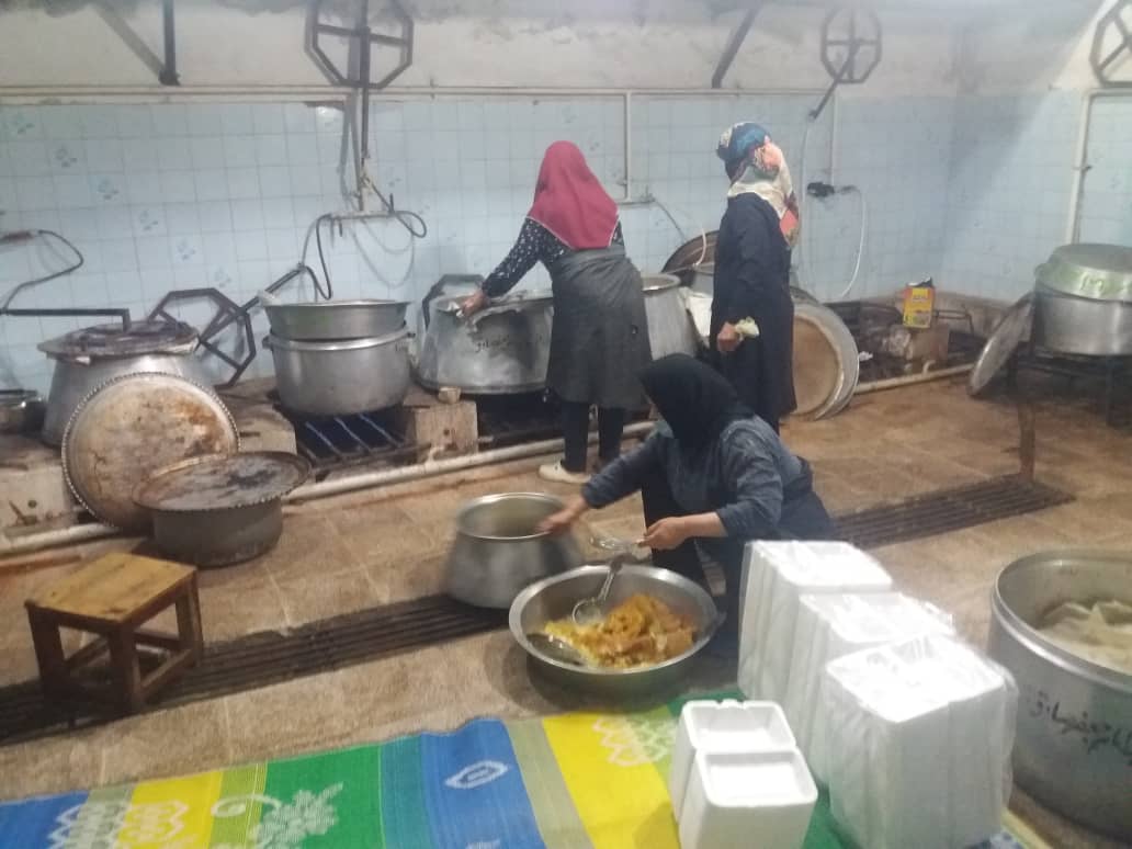 توزیع ۷۰۰ پرس غذای گرم به همت مرکزنیکوکاری شهداء  مسجد امام جعفر صادق(ع) بهشهر