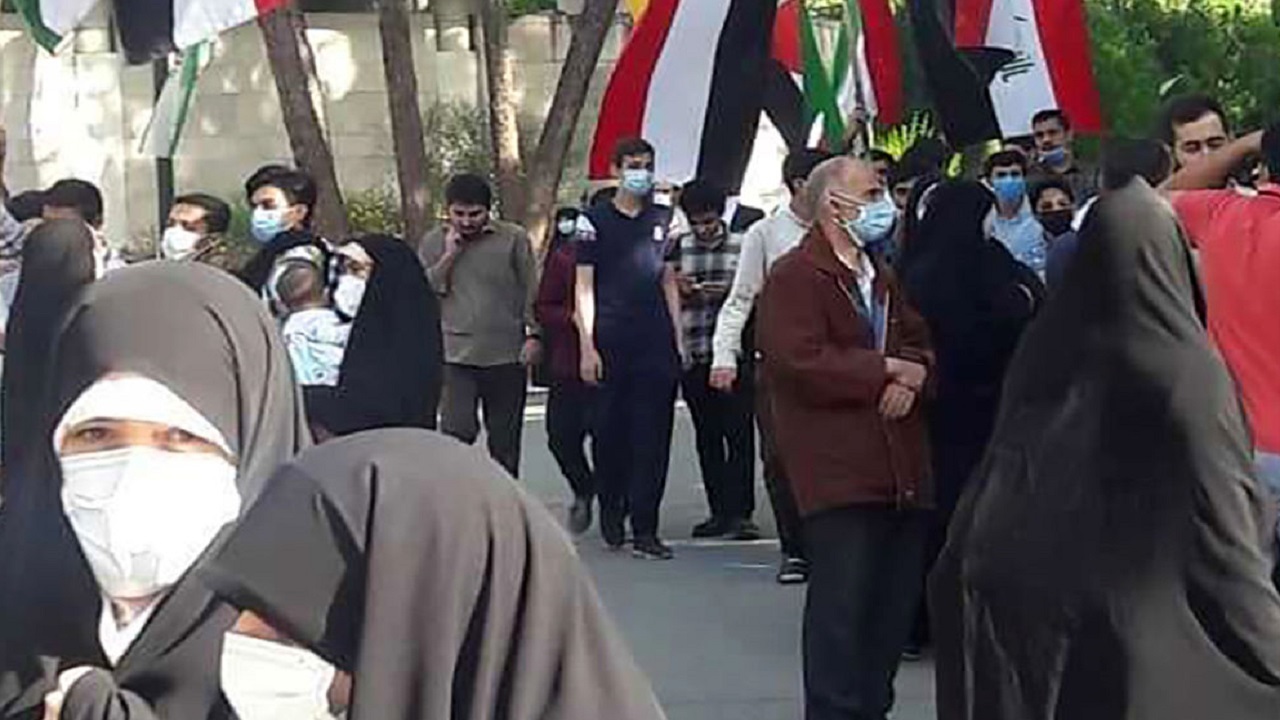 اقامه نماز عید فطر در دانشگاه تهران/راهپیمایی نمازگزاران در حمایت از مردم فلسطین