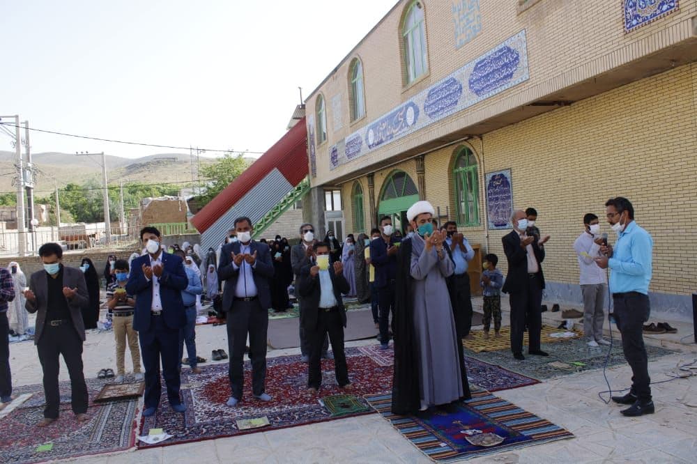 اقامه نماز عید سعید فطر با حضور اعضای کانون نورنبوی روستای خوی