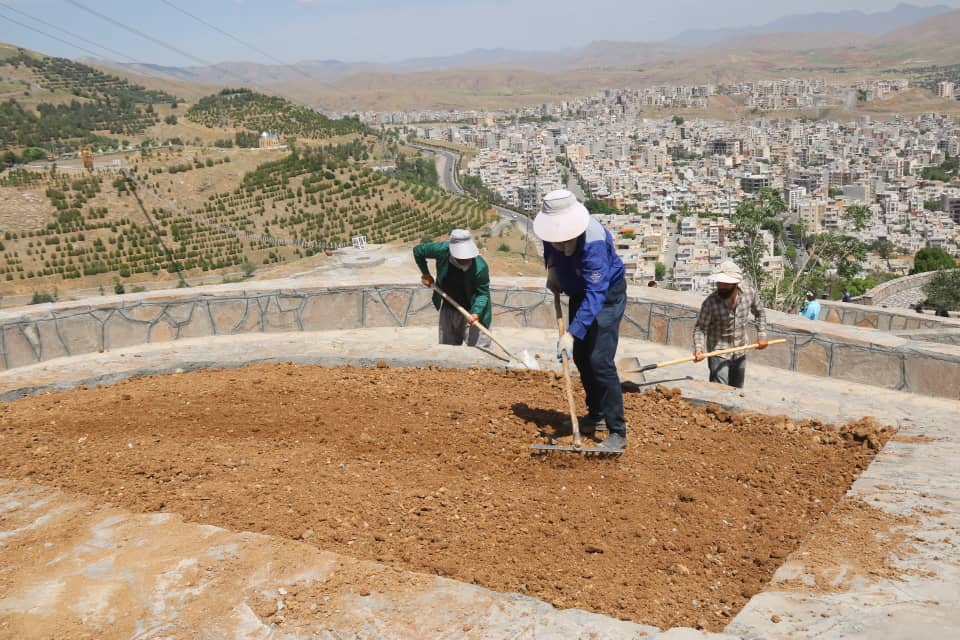 آغازعملیات احداث فضای پارک باغ ایرانی و محوطه پیکره مقاومت مردم کردستان در سنندج  