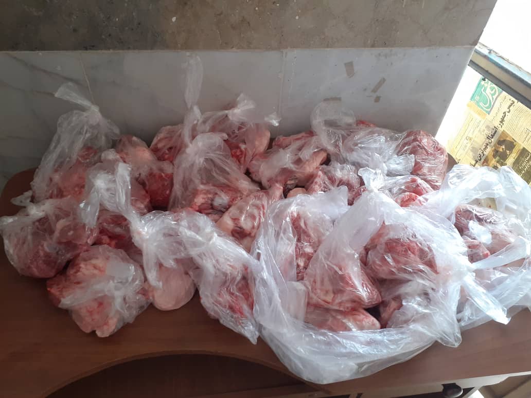 همت بچه مسجدی های بارده ای با توزیع بسته های گوشت نذری بین نیازمندان