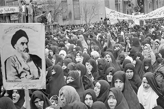 نقش تاثیرگذار زنان در پیروزی انقلاب اسلامی