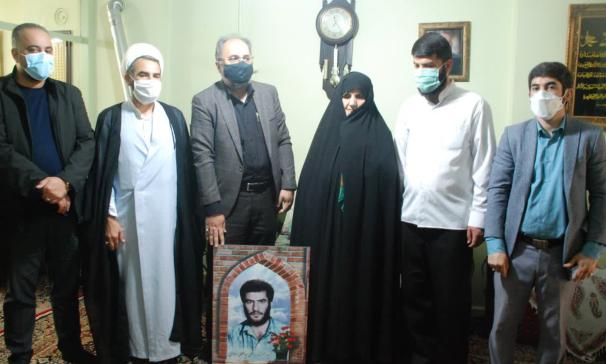 دیدار مدیر ستاد هماهنگی کانون های مساجد قزوین با خانواده شهید سیاهکلی مرادی