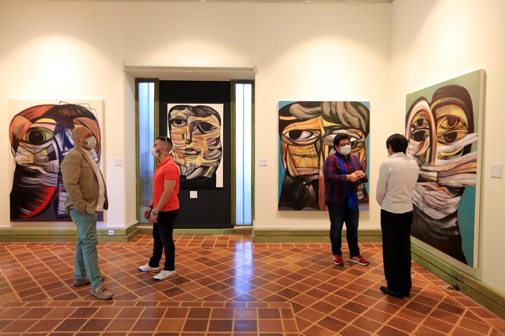 نمایشگاه نقاشی‌های حمید هادی‌نژاد در آرت سنتر افتتاح شد / روایت‌هایی متفاوت از چهره‌ی انسان 