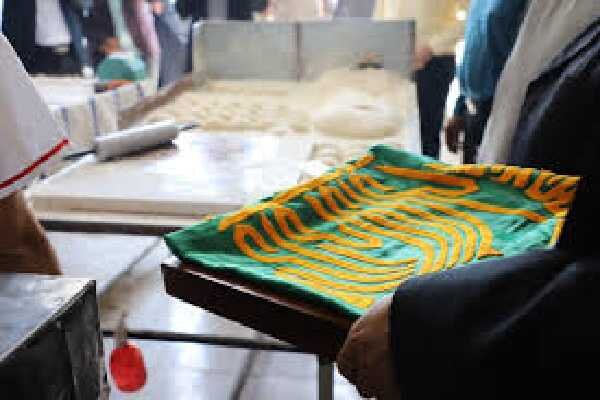 توزیع ۲ هزار و ۵۰۰ قرص نان صلواتی در نکا