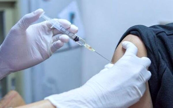 ۱۱ دُز واکسن کرونا به گروه‌های هدف ورامین تزریق شد