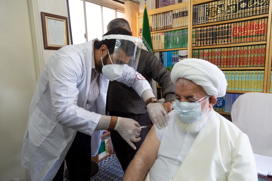 امام جمعه یزد دوز اول واکسن برکت را دریافت کرد  
