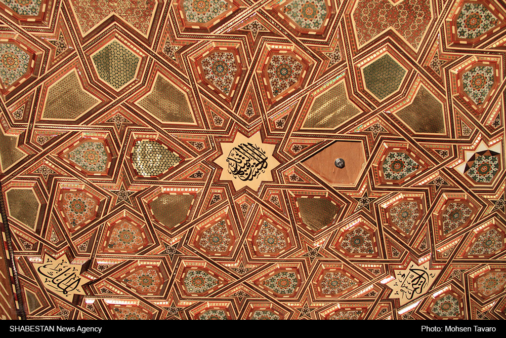 خیرین مازنی و هنرمندان شیرازی در ساخت سقف ضریح مطهر شهدای کربلا همکاری کردند