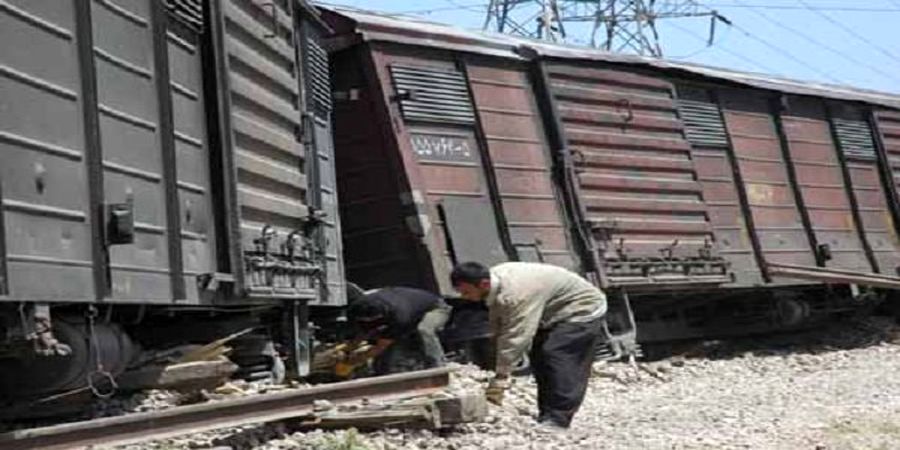 قطار مشهد- یزد از ریل خارج شد/ اعزام تیم های امدادی به محل حادثه