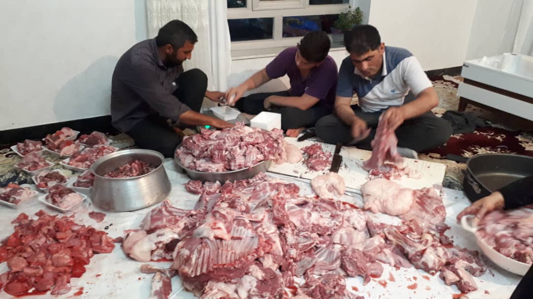 گوشت ۱۶ گوسفند نذری به همت فعالان کانون های مساجد بیله سوار در بین نیازمندان توزیع شد