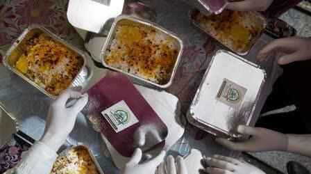 طبخ و توزیع ۲۰۰ هزار پرس اطعام علوی توسط خادمیاران رضوی در تهران