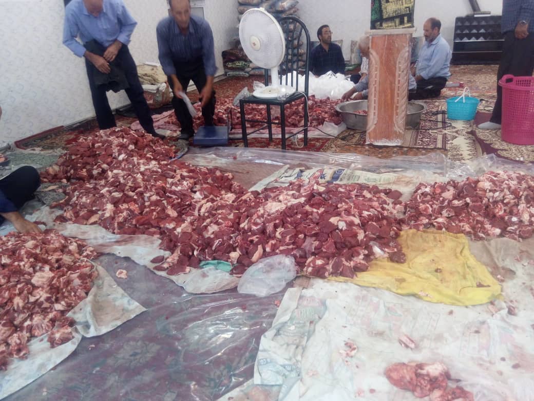 توزیع گوشت قربانی با هزینه ای بالغ بر ۵۰۰ میلیون ريال در روستای کردآباد اسکو