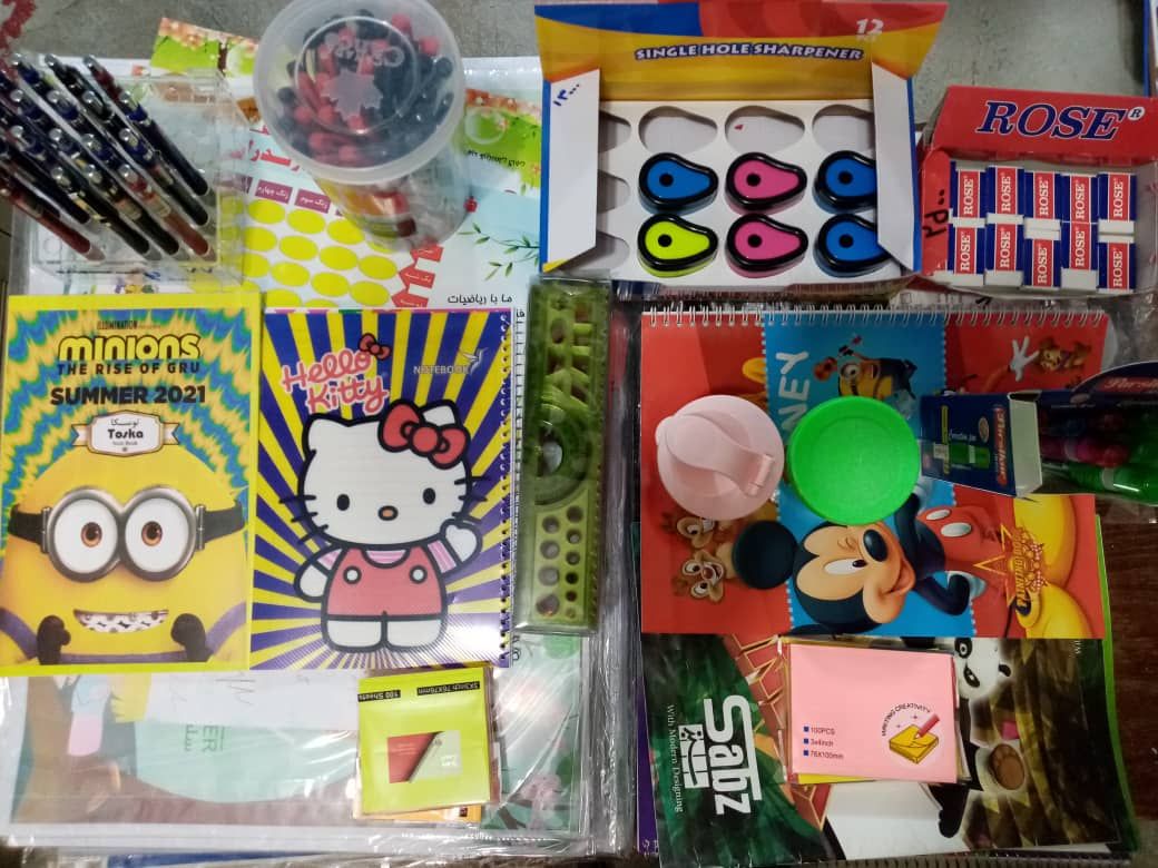 کانون شهدا روستای گرجی محله بهشهر لوازم التحریر به دانش آموزان نیازمند اهدا کرد