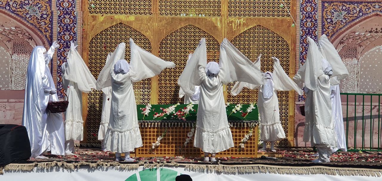 مراسم آئینی «گلباران خورشید» در روستای یزدل برگزار می شود