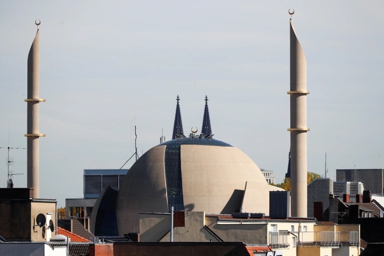 صدای اذان روزهای جمعه از بزرگ ترین مسجد آلمان شنیده خواهد شد 