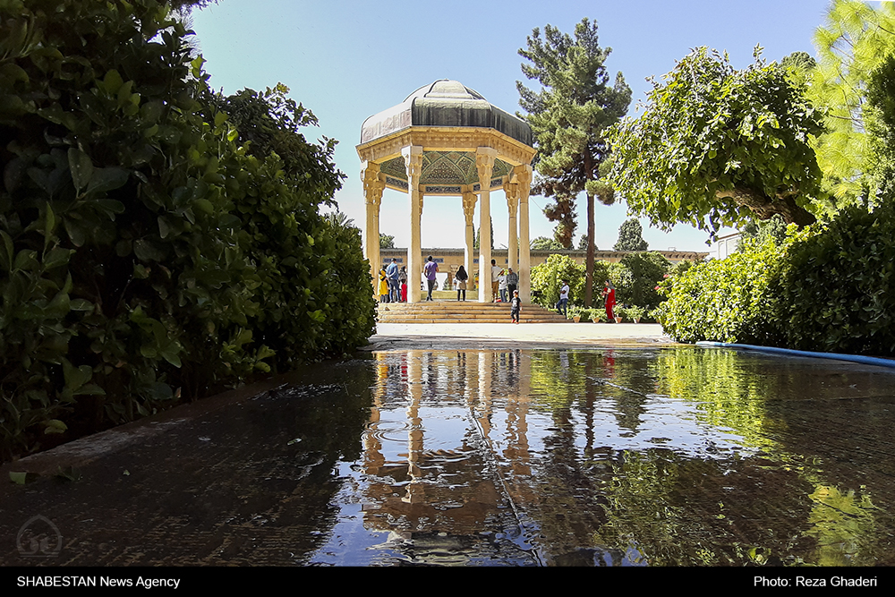 سبک پریشان حافظ؛ الهامی از ساختار آیات قرآن