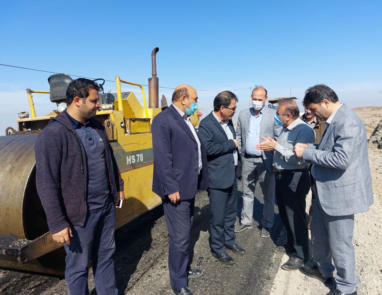 آسفالت ریزی جاده روستای لنج آباد بخش لاهرود آغاز شد  