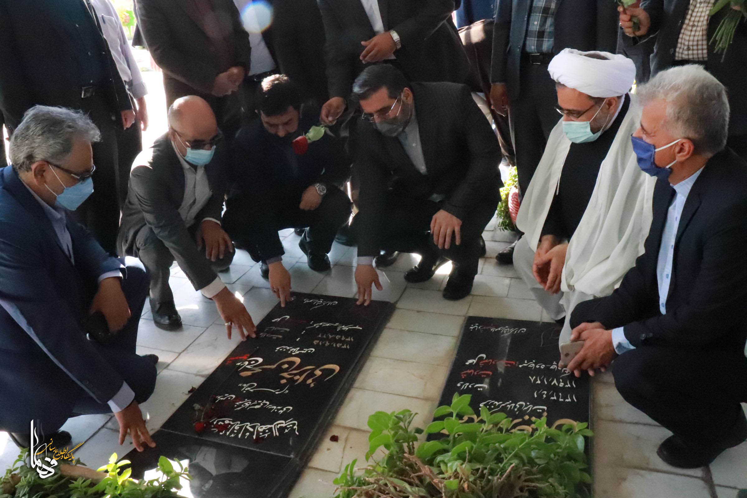 حضور وزیر فرهنگ و ارشاد اسلامی و هیات همراه در گلزار شهدای شهر زاهدان