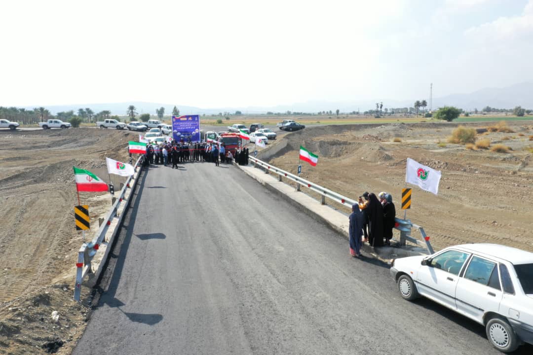 پل روستای حسین آباد دهدار بخش اسماعیلی زیر بار ترافیکی قرار گرفت 