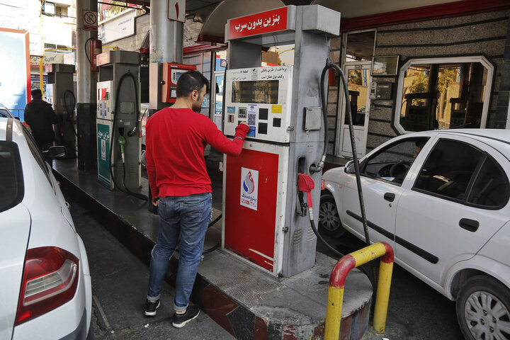 اعطای سهمیه جبرانی بنزین به دارندگان کارت سوخت در آذرماه 