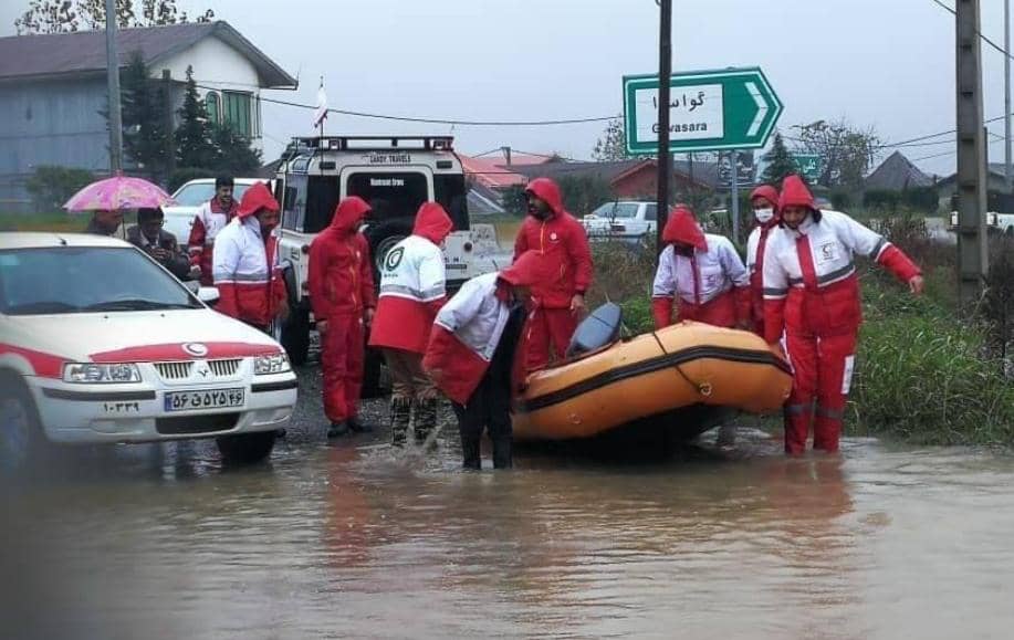  بهرمندی ۲۳۲ نفر از امداد رسانی امدادگران در پی بارش باران و وقوع سیل در گیلان 
