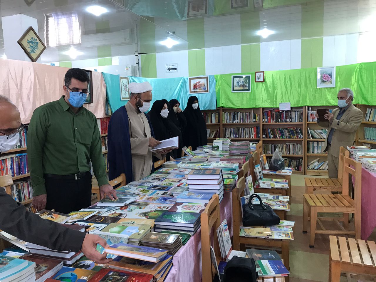 نمایشگاه کتاب در کانون فرهنگی و هنری الغدیر آبدانان دایر شد