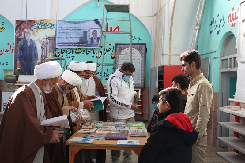 نمایشگاه کتاب در مصلای نماز جمعه بیارجمند گشایش یافت