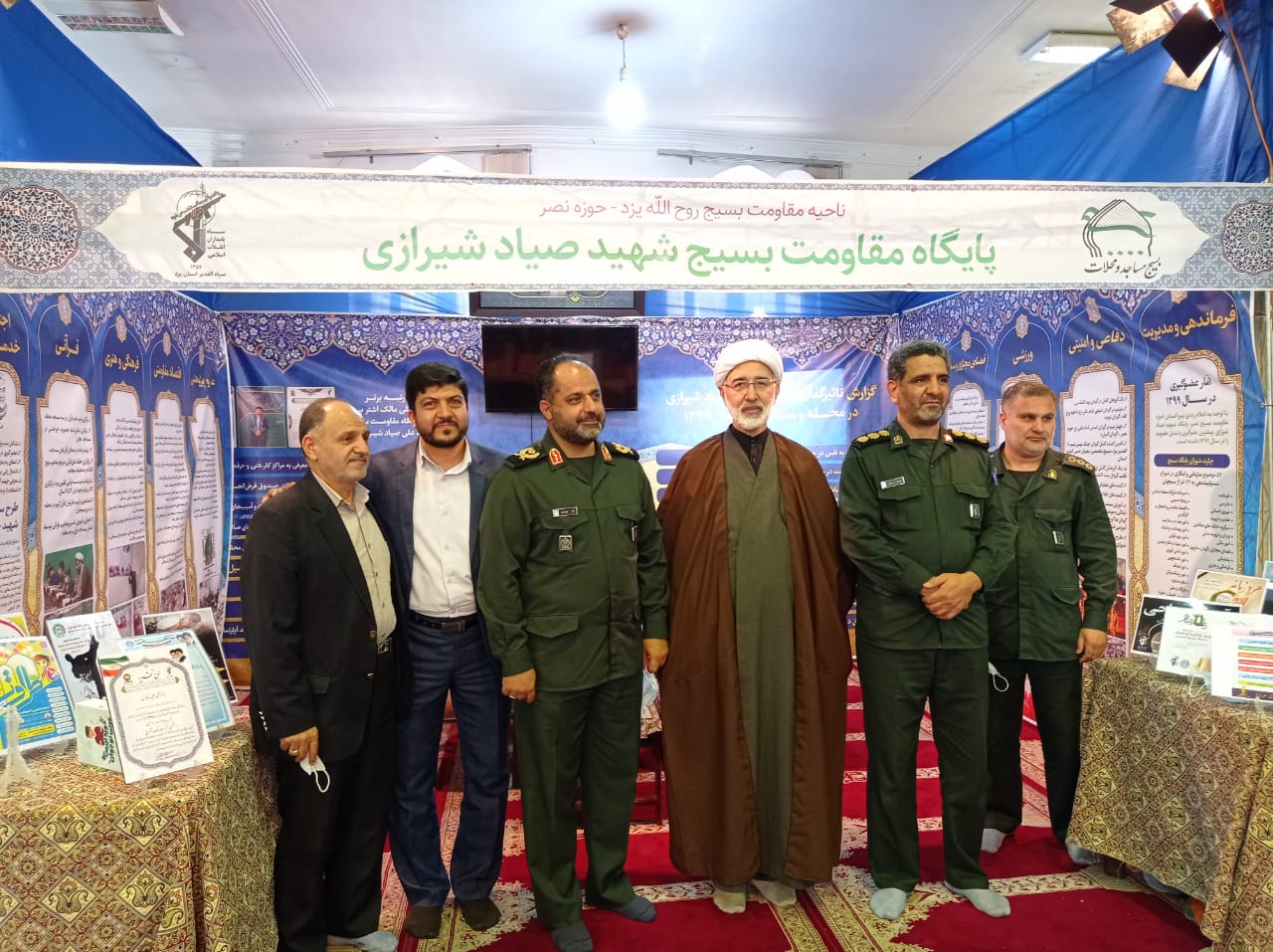 بازدید مدیر ستاد هماهنگی کانون های مساجد یزد از نمایشگاه هفته بسیج استان  