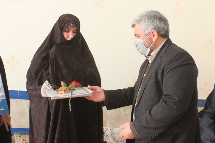 «شکوه مادری» به منزل خواهر شهید «محمدرضا تاتاری» رسید