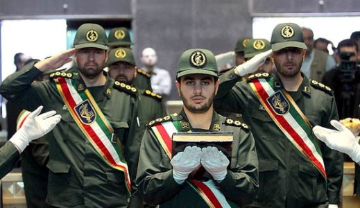 نگاه فرماندهان ارتش جمهوری اسلامی  نسبت به نیروها بر محور قرآن است