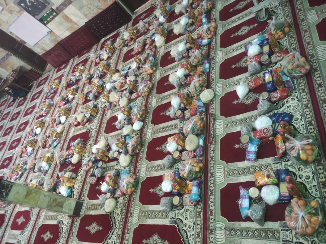 توزیع بسته های معیشتی به مناسبت شب یلدا در منطقه شاهین ویلای کرج با همت کانون مسجد انجام شد