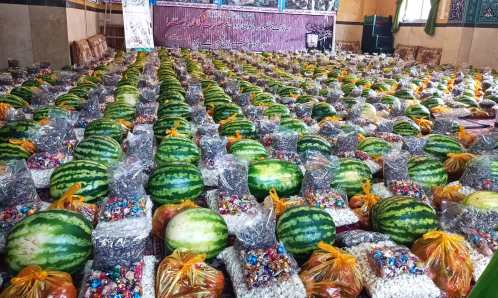 توزیع ۴۰۰ بسته شب یلدا در بین خانواده های نیازمند در قزوین