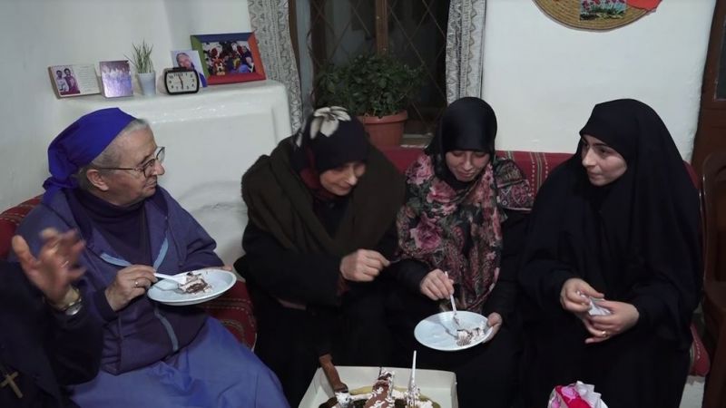 دیدار هیئتی از حزب الله با دیر خواهران مسیح در لبنان