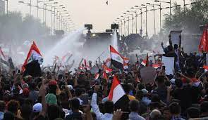 تظاهرات گسترده مقابل وزارت برنامه‌ریزی در بغداد