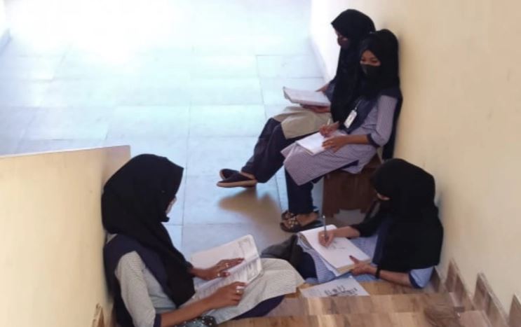 ممنوعیت حجاب تحت نظام آپارتاید در هند / منع دانشجویان مسلمان محجبه از حضور در کالج ها 