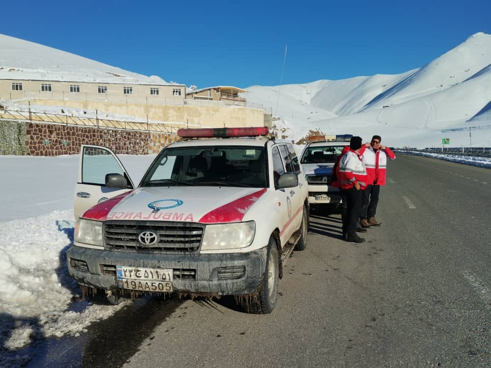 اعزام دو تیم امدادی هلال احمر کردستان برای نجات جان کوهنوردان گرفتار در برف  