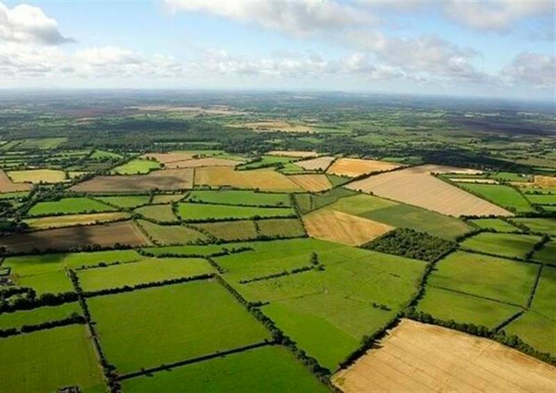 نیازهای ضروری کشاورز مورد توجه باشد