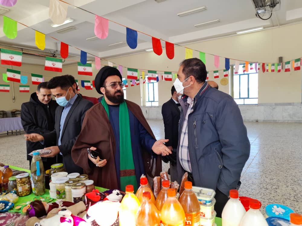 نمایشگاه صنایع‌ دستی کانون «شهید مفتح» روستای بیژگرد برپا شد  