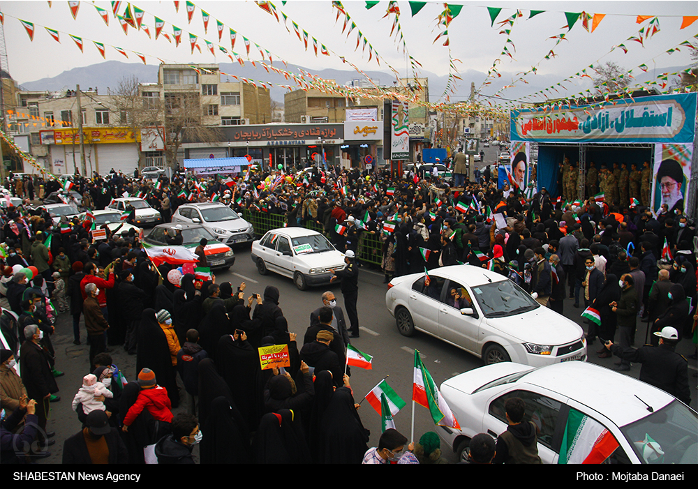 آیین راهپیمایی گرامیداشت سالروز پیروزی انقلاب اسلامی در البرز آغاز شد  