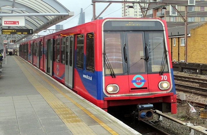 حمله نژادپرستانه به یک زن  محجبه در ایستگاه قطار لندن