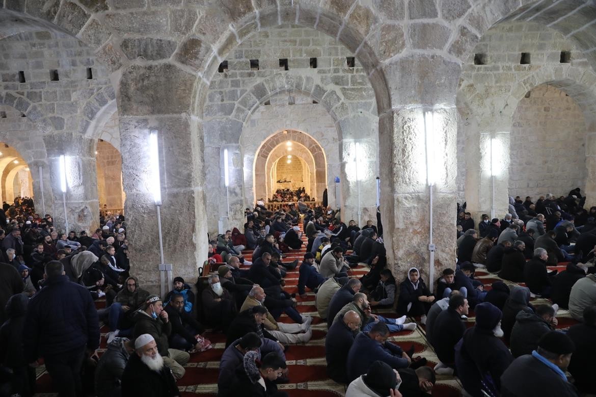 اقامه نماز جمعه ده ها هزار فلسطینی در مسجدالاقصی