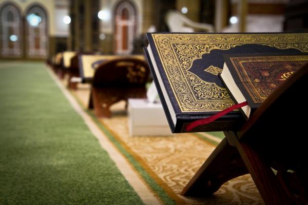 برای دوری  از آسیب های فرهنگی دشمن  باید مساجد به پایگاه های  انس با قرآن تبدیل شوند