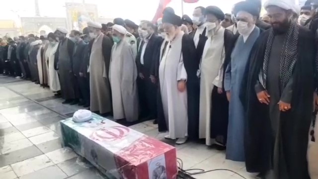 اقامه نماز بر پیکر شهید حجت الاسلام اصلانی