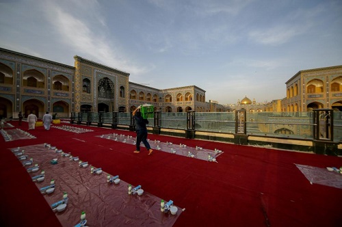 میزبانی صحن «مادر» از زائران روزه‌دار خانه پدری