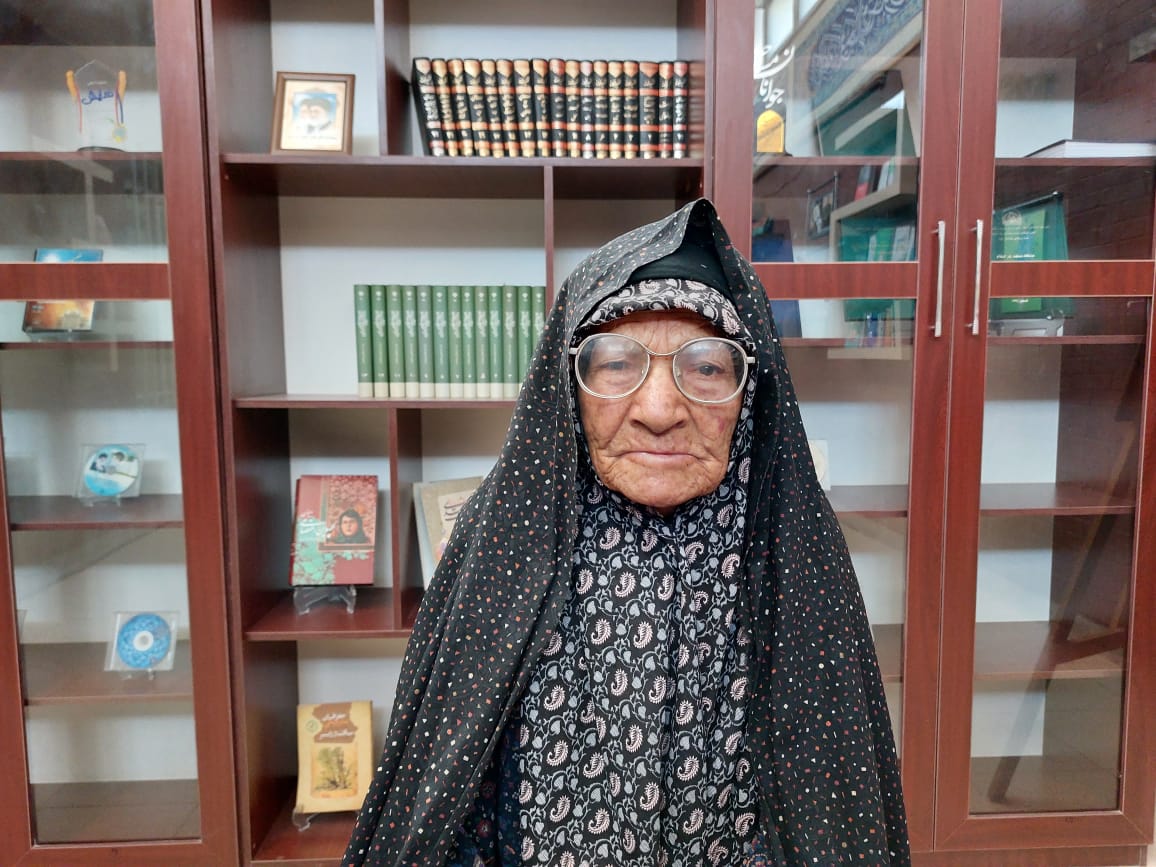 فصلی از زندگی مادر شهید میرزایی/ از کشاورزی و قالیبافی تا تأسیس کتابخانه