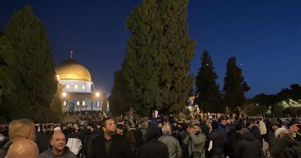 حضور گسترده فلسطینیان در نماز صبح مسجدالاقصی و مسجد ابراهیم (ع)